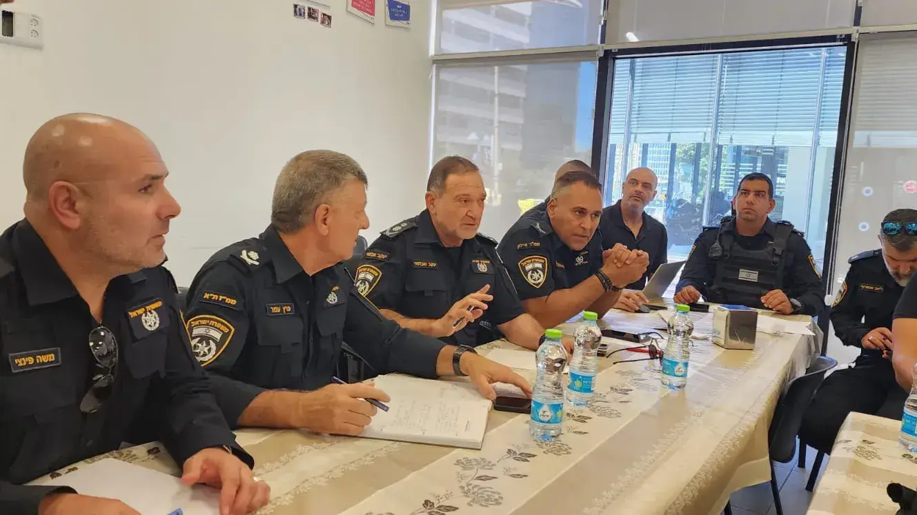 מפכ"ל המשטרה קובי שבתאי מקיים הערכת מצב לאחר הפגנת מבקשי המקלט בתל אביב, 2 בספטמבר 2023 מפכ"ל המשטרה קובי שבתאי מקיים הערכת מצב לאחר הפגנת מבקשי המקלט בתל אביב, 2 בספטמבר 2023