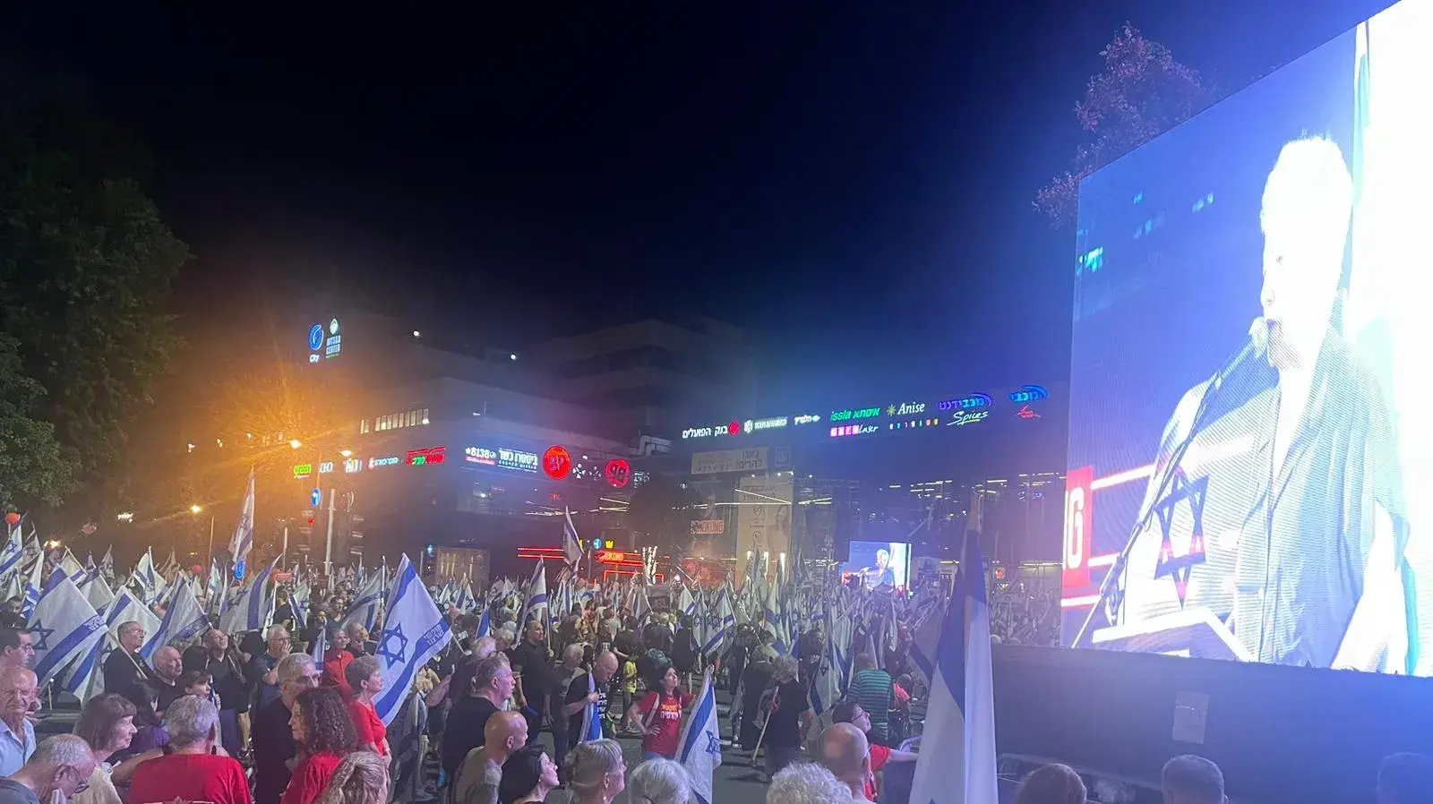 הפגנה נגד המהפכה המשפטית במרכז חורב בחיפה, 2 בספטמבר 2023 הפגנה נגד המהפכה המשפטית במרכז חורב בחיפה, 2 בספטמבר 2023
