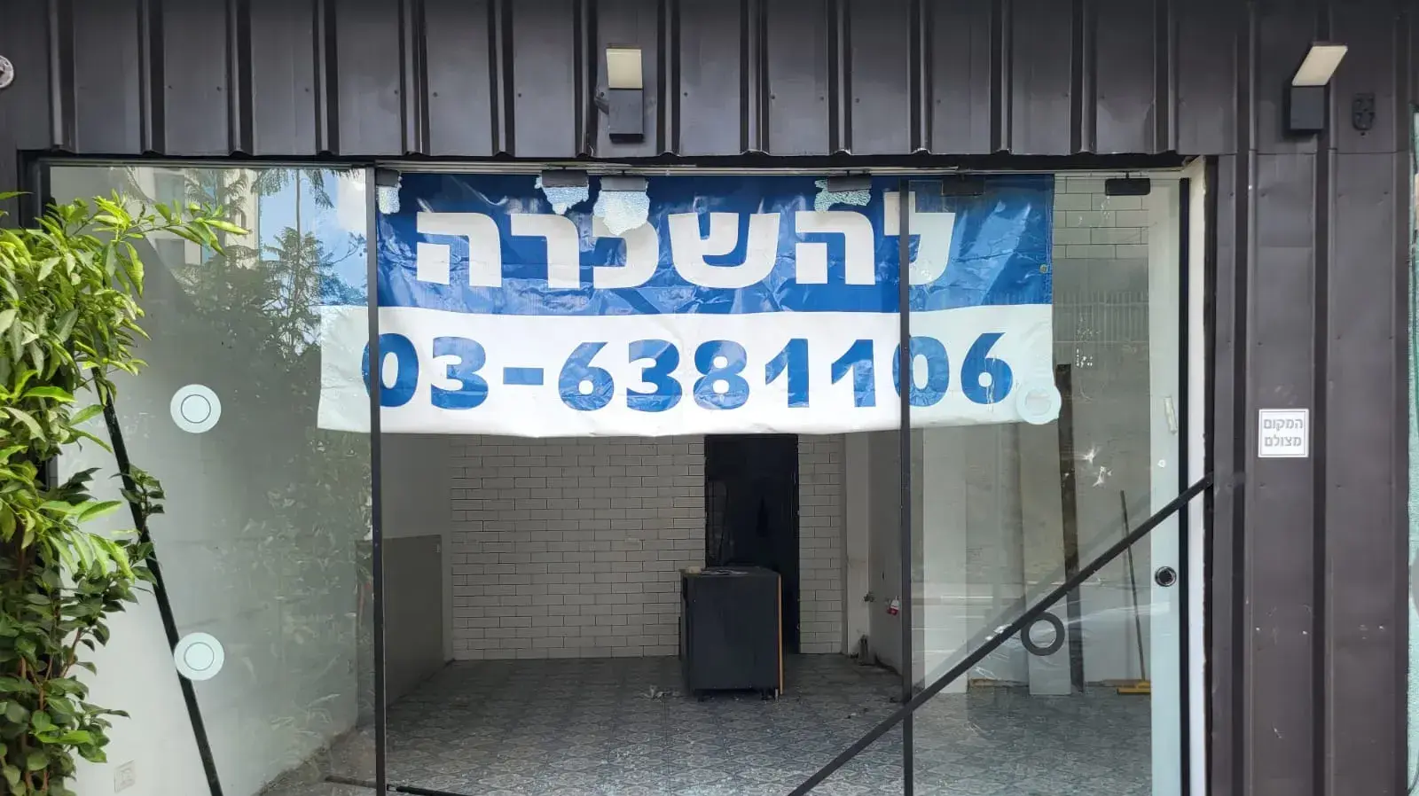 זירת הפגנת מבקשי המקלט האריתראיים בבוקר שאחרי המהומות, דרום תל אביב. 3 בספטמבר 2023
