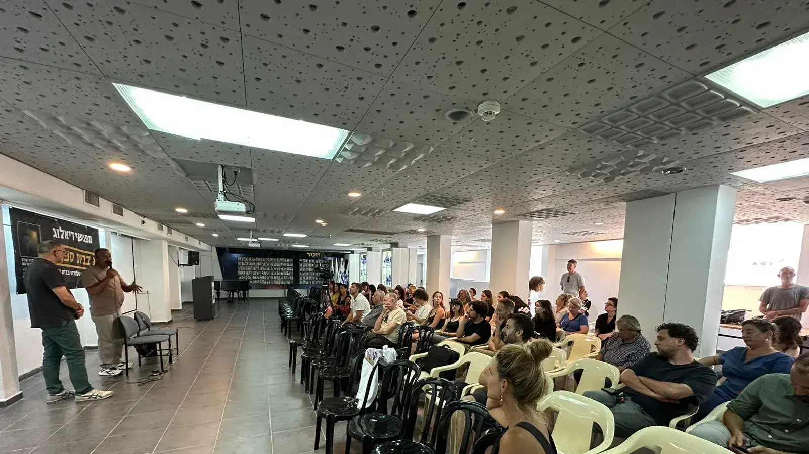 מפגש פורום משפחות שכולות פלסטיניות וישראליות,גימנסיה הרצליה, 4 בספטמבר 2023 מפגש פורום משפחות שכולות פלסטיניות וישראליות,גימנסיה הרצליה, 4 בספטמבר 2023