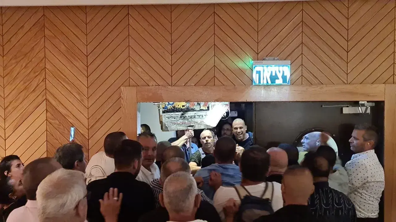 מהומה ועימותים בכנס של הליכוד, רעננה. 5 בספטמבר 2023 מהומה ועימותים בכנס של הליכוד, רעננה. 5 בספטמבר 2023