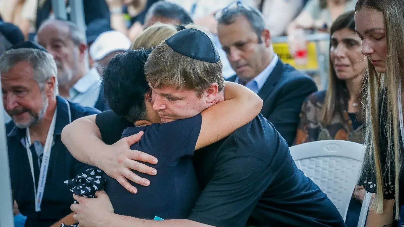 הלווית החייל הבודד מקסים מולצ'נוב, בית העלמין קריית שאול, 5 בספטמבר 2023 הלווית החייל הבודד מקסים מולצ'נוב, בית העלמין קריית שאול, 5 בספטמבר 2023