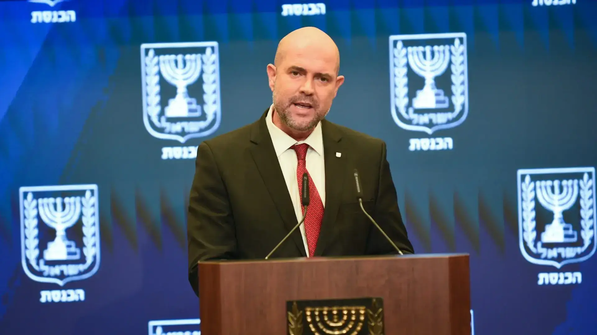 יו"ר הכנסת אמיר אוחנה בהצהרה מיוחדת לתקשורת, משכן הכנסת, ירושלים. 6 בספטמבר 2023 יו"ר הכנסת אמיר אוחנה בהצהרה מיוחדת לתקשורת, משכן הכנסת, ירושלים. 6 בספטמבר 2023