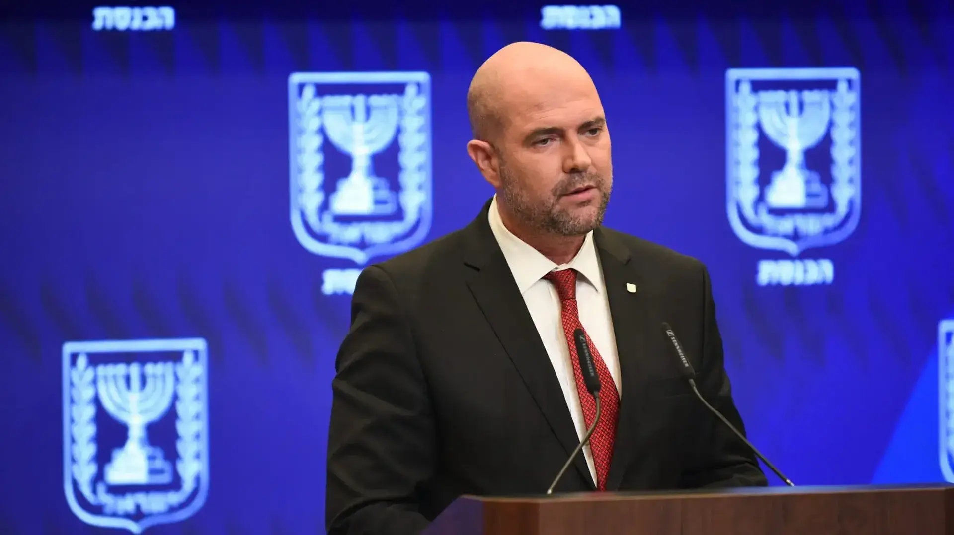 יו"ר הכנסת אמיר אוחנה בהצהרה מיוחדת לתקשורת, משכן הכנסת, ירושלים. 6 בספטמבר 2023 יו"ר הכנסת אמיר אוחנה בהצהרה מיוחדת לתקשורת, משכן הכנסת, ירושלים. 6 בספטמבר 2023