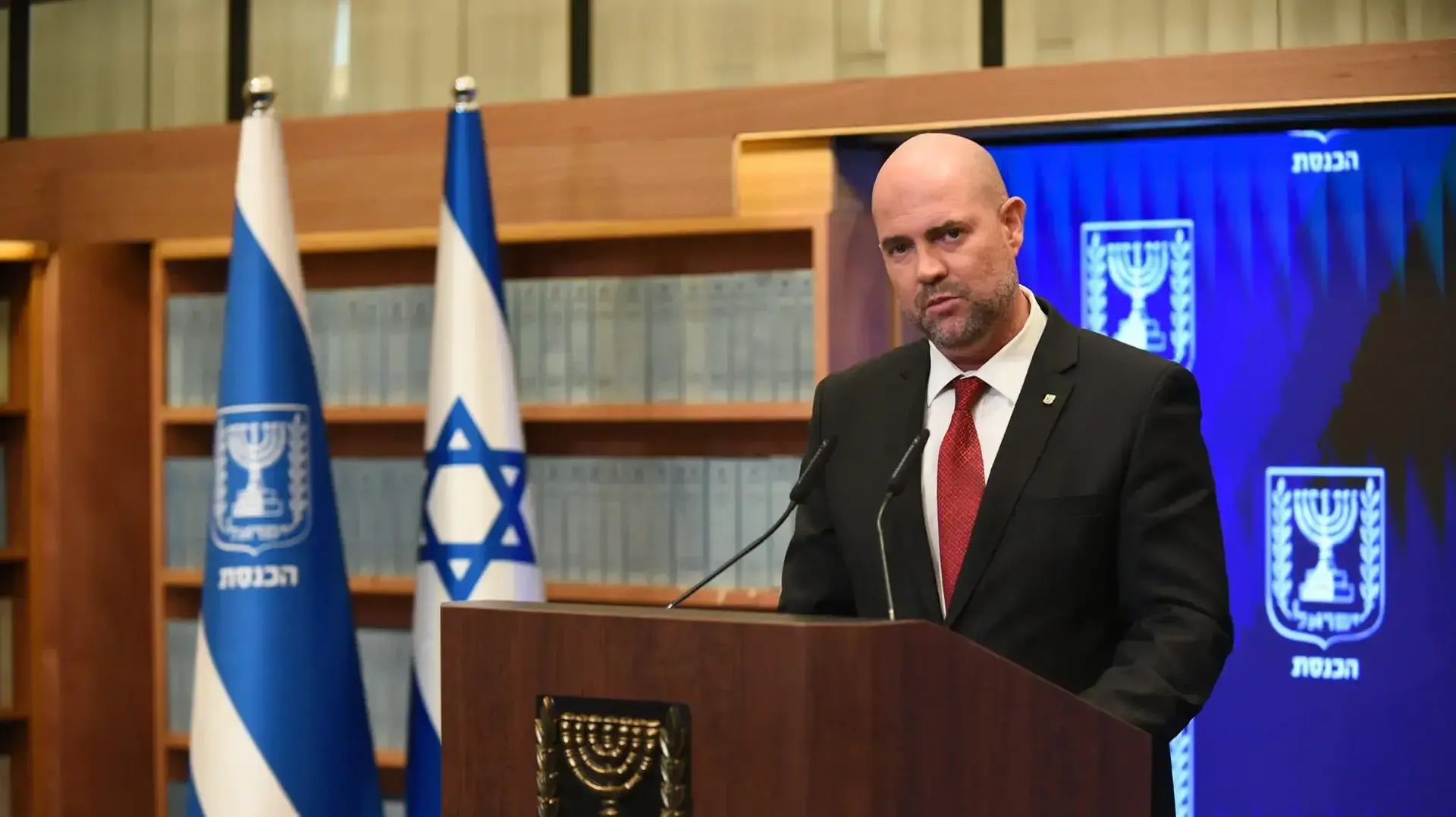 יו"ר הכנסת אמיר אוחנה בהצהרה מיוחדת לתקשורת, משכן הכנסת, ירושלים. 6 בספטמבר 2023 יו"ר הכנסת אמיר אוחנה בהצהרה מיוחדת לתקשורת, משכן הכנסת, ירושלים. 6 בספטמבר 2023
