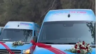 נהגי שליחויות של שופרסל קישטו את הרכבים בפרחים