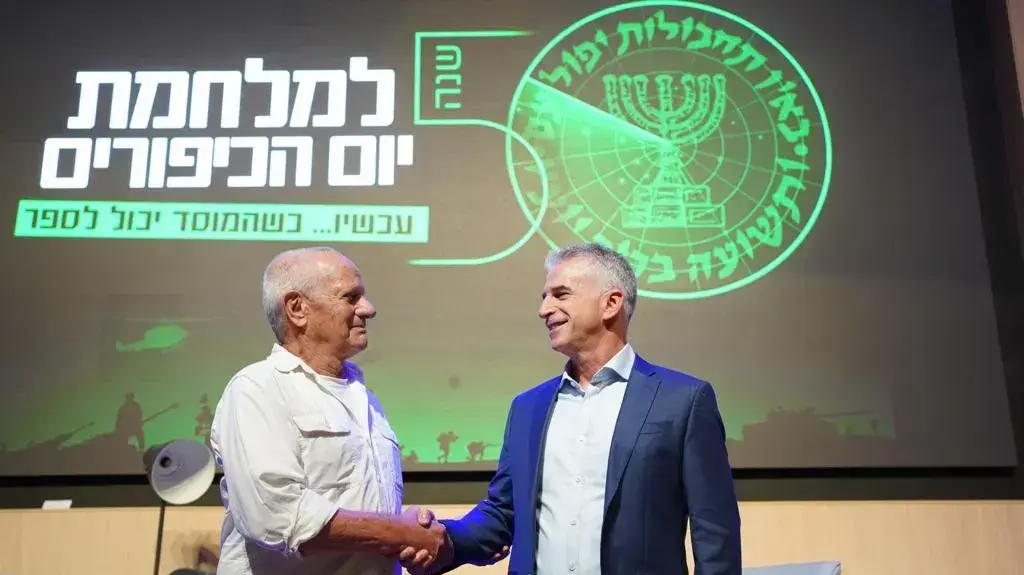 ראש המוסד דדי ברנע עם פרופסור דני זמיר, בנו של צבי זמיר, אירוע לציון יובל שנים למלחמת יום הכיפורים, 7 בספטמבר 2023 ראש המוסד דדי ברנע עם פרופסור דני זמיר, בנו של צבי זמיר, אירוע לציון יובל שנים למלחמת יום הכיפורים, 7 בספטמבר 2023