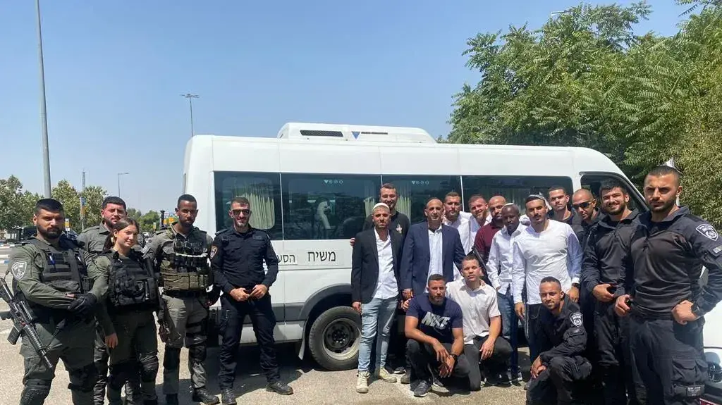 התחפשו לחרדים ויצאו לנסיעה: כך עצרו השוטרים מיידי אבנים במזרח ירושלים 07 בספטמבר 2023 התחפשו לחרדים ויצאו לנסיעה: כך עצרו השוטרים מיידי אבנים במזרח ירושלים 07 בספטמבר 2023