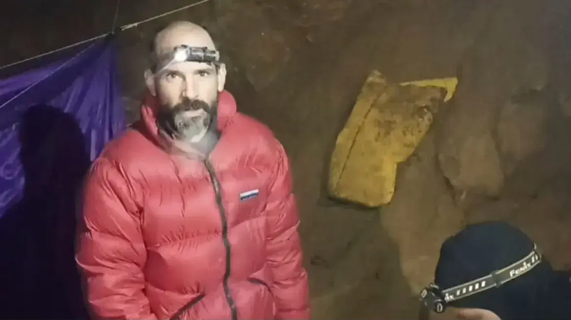 החוקר האמריקני מארק דיקי לכוד במערה בטורקיה