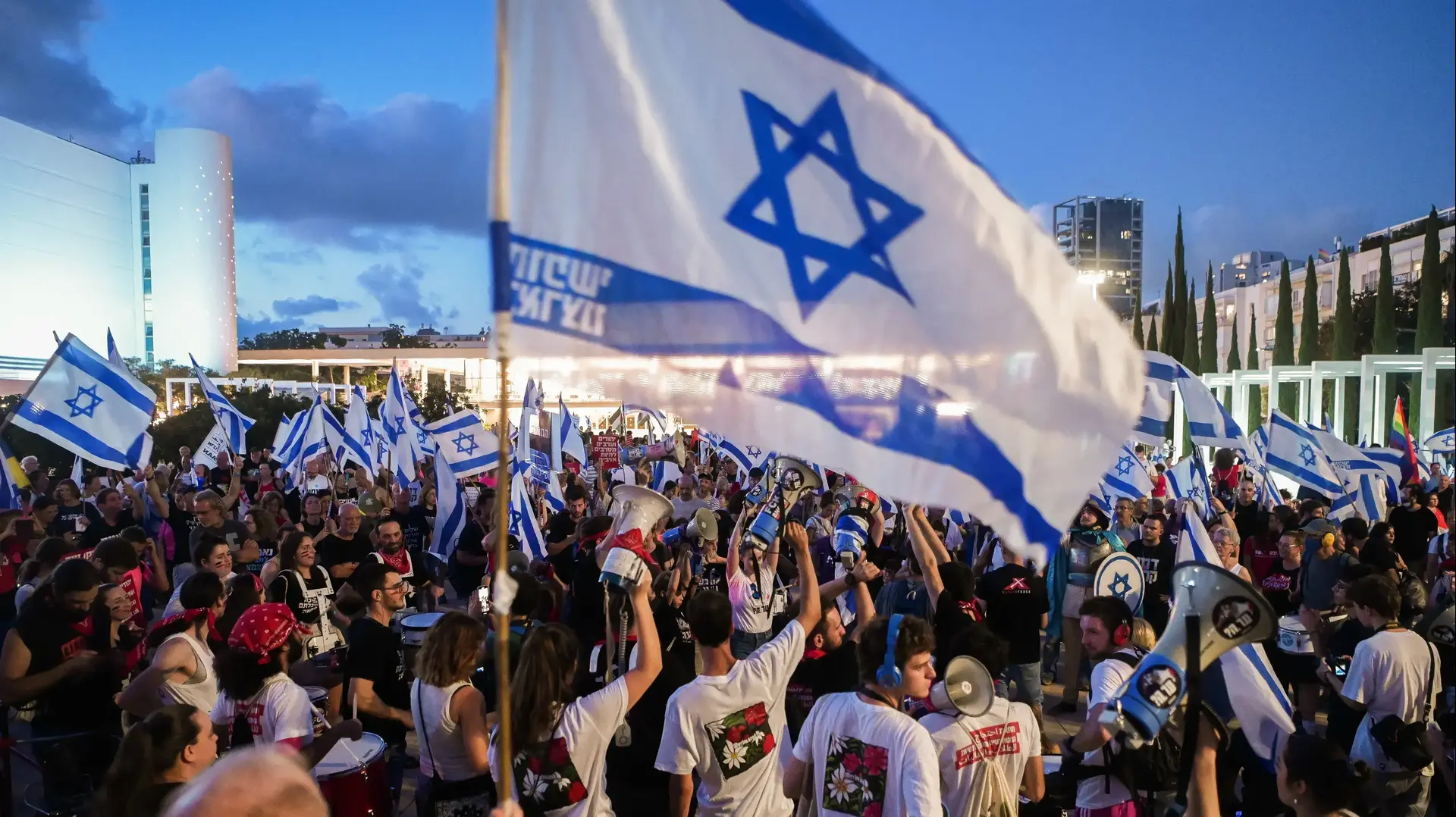 הפגנה נגד המהפכה המשפטית, הבימה, תל אביב. 9 בספטמבר 2023 הפגנה נגד המהפכה המשפטית, הבימה, תל אביב. 9 בספטמבר 2023