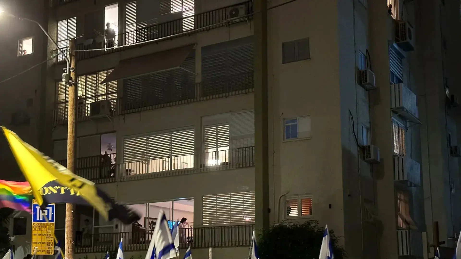 הפגנה נגד המהפכה המשפטית, מחוץ לביתו של השר יצחק וסרלאוף, תל אביב. 9 בספטמבר 2023 הפגנה נגד המהפכה המשפטית, מחוץ לביתו של השר יצחק וסרלאוף, תל אביב. 9 בספטמבר 2023