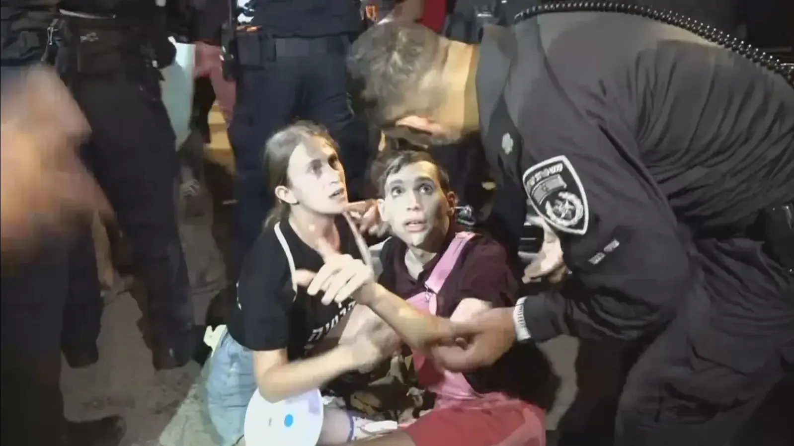 הפגנה נגד המהפכה המשפטית, מחוץ לביתו של אמיר אוחנה, תל אביב. 9 בספטמבר 2023 הפגנה נגד המהפכה המשפטית, מחוץ לביתו של אמיר אוחנה, תל אביב. 9 בספטמבר 2023