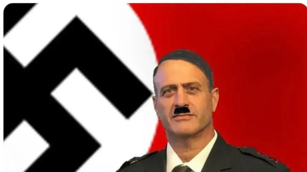 אלוף פיקוד מרכז יהודה פוקס במדי SS מוצג כהיטלר אלוף פיקוד מרכז יהודה פוקס במדי SS מוצג כהיטלר