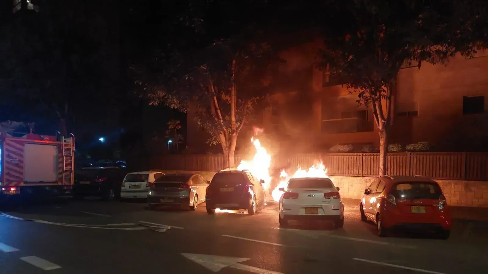 שריפת רכבים ברחוב מאיר עמית באור עקיבא.
12 בספטמבר 2023 שריפת רכבים ברחוב מאיר עמית באור עקיבא.
12 בספטמבר 2023