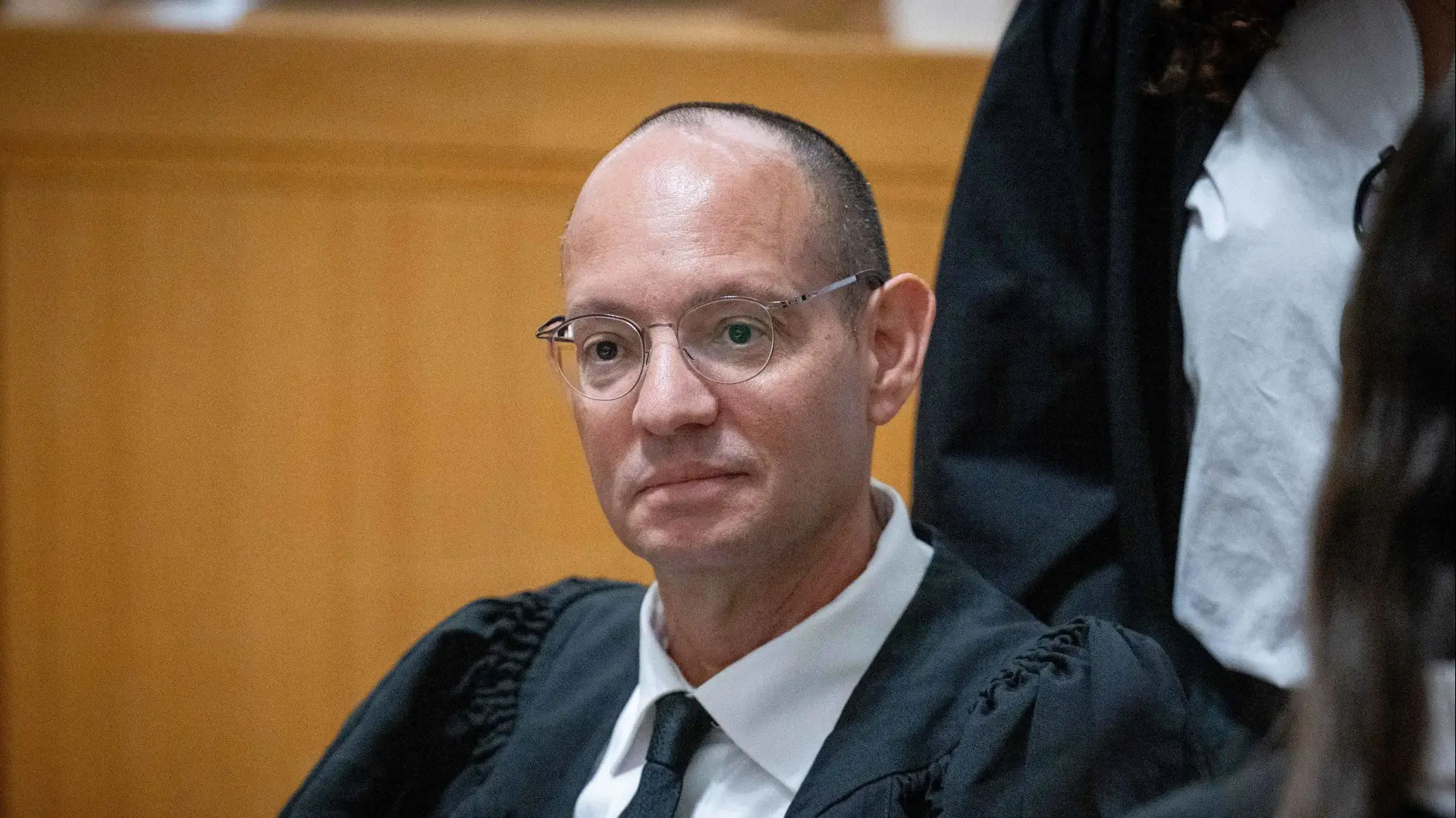 עו"ד ענר הלמן בדיון בגץ נגד "הצעת חוק הסבירות" הממשלתית לבית המשפט העליון בירושלים, 12 בספטמבר 2023.
עו"ד ענר הלמן בדיון בגץ נגד "הצעת חוק הסבירות" הממשלתית לבית המשפט העליון בירושלים, 12 בספטמבר 2023.