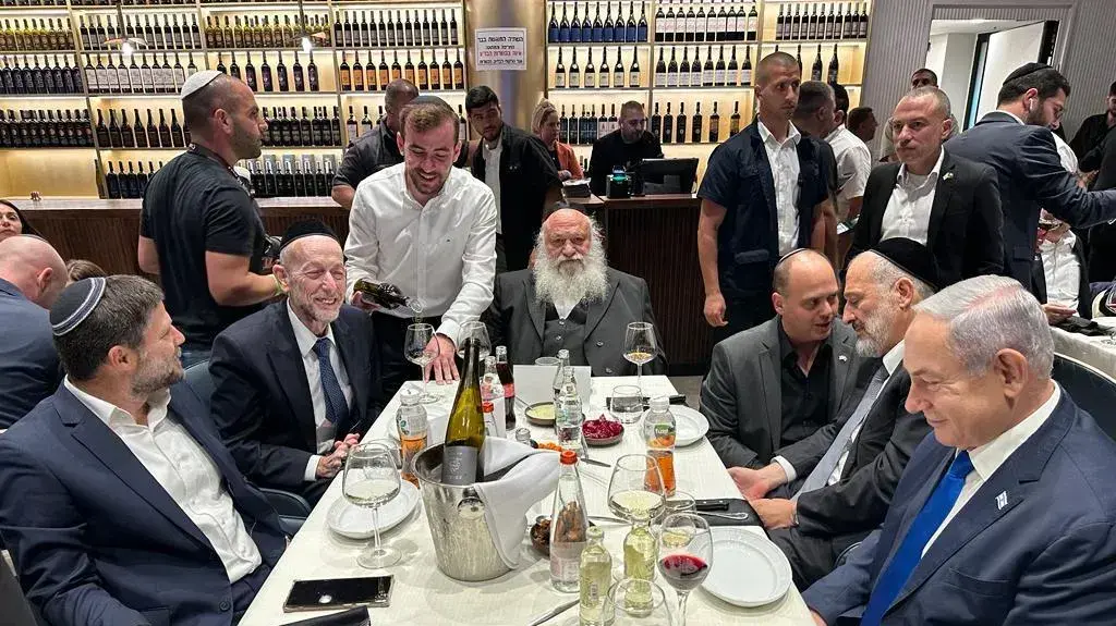 רה"מ בנימין נתניהו, אריה דרעי, אורי מקלב, בצלאל סמוטריץ',יצחק גולדקנופף, גיבוש הקואליציה, 13 בספטמבר 2023 רה"מ בנימין נתניהו, אריה דרעי, אורי מקלב, בצלאל סמוטריץ',יצחק גולדקנופף, גיבוש הקואליציה, 13 בספטמבר 2023