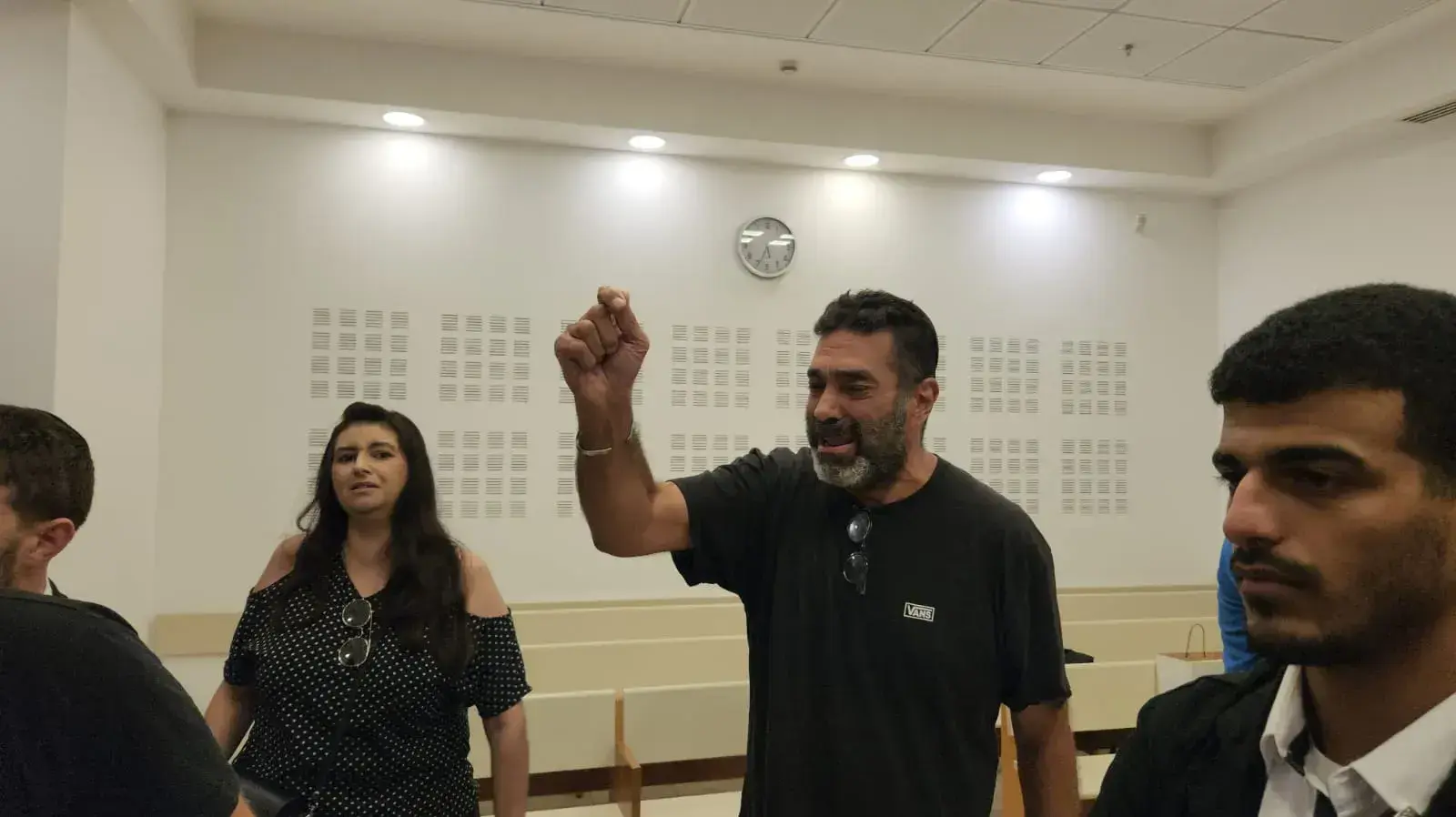 סערה בבית המשפט בדיון בתאונת הפגע וברח בה נדרס למוות זיו מסילתי 14 בספטמבר 2023 סערה בבית המשפט בדיון בתאונת הפגע וברח בה נדרס למוות זיו מסילתי 14 בספטמבר 2023