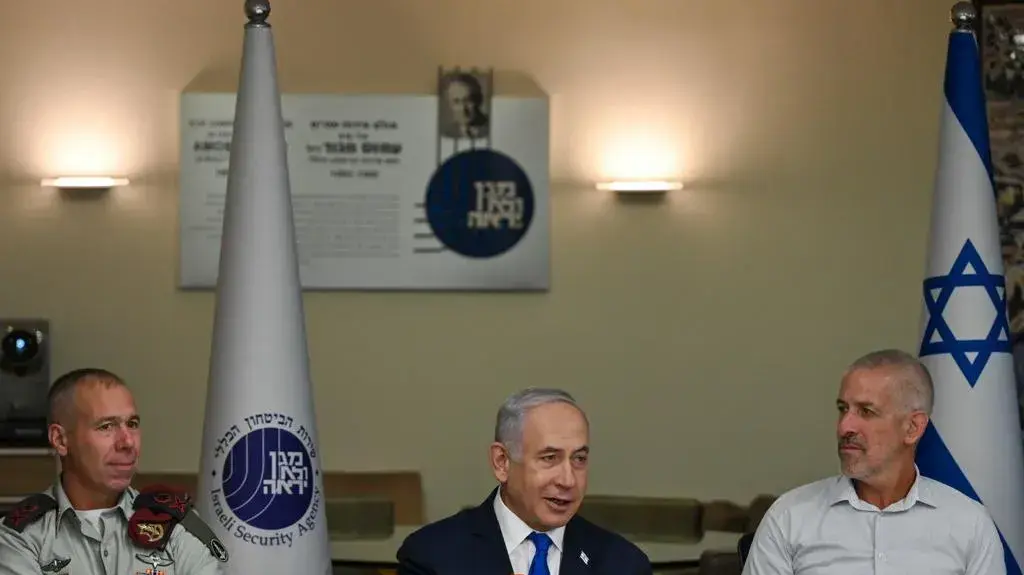 ראש הממשלה בנימין נתניהו קיים לקראת השנה החדשה, הרמות כוסית עם גופי הביטחון: המוסד למודיעין ולתפקידים מיוחדים, שירות הביטחון הכללי וחברי פורום מטכ"ל ראש הממשלה בנימין נתניהו קיים לקראת השנה החדשה, הרמות כוסית עם גופי הביטחון: המוסד למודיעין ולתפקידים מיוחדים, שירות הביטחון הכללי וחברי פורום מטכ"ל