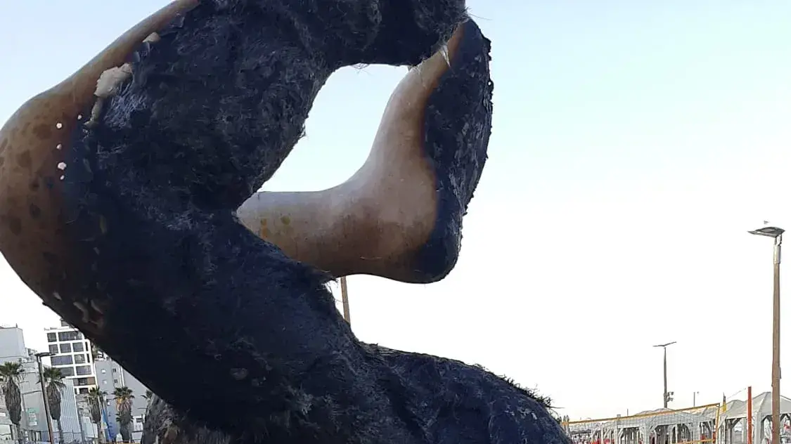 פסל דוד בן גוריון הוצת בטיילת בתל אביב, 16 בספטמבר 2023 פסל דוד בן גוריון הוצת בטיילת בתל אביב, 16 בספטמבר 2023
