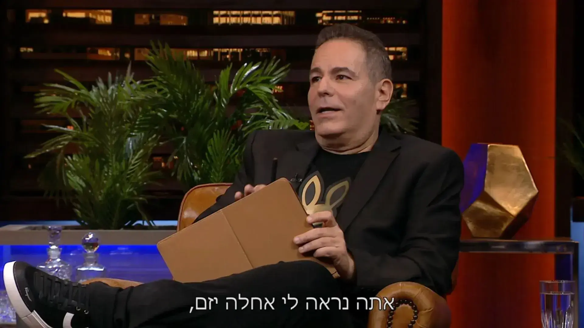 "הכרישים", פרק פתיחת עונה 4 "הכרישים", פרק פתיחת עונה 4