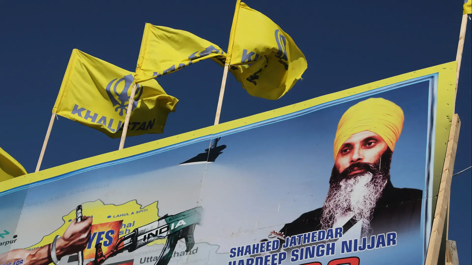 שלט לזכרו של המנהיג הסיקי הארדיפ סינג ניג'אר אחרי שנרצח בסרי, קנדה, 18 בספטמבר 2023 שלט לזכרו של המנהיג הסיקי הארדיפ סינג ניג'אר אחרי שנרצח בסרי, קנדה, 18 בספטמבר 2023