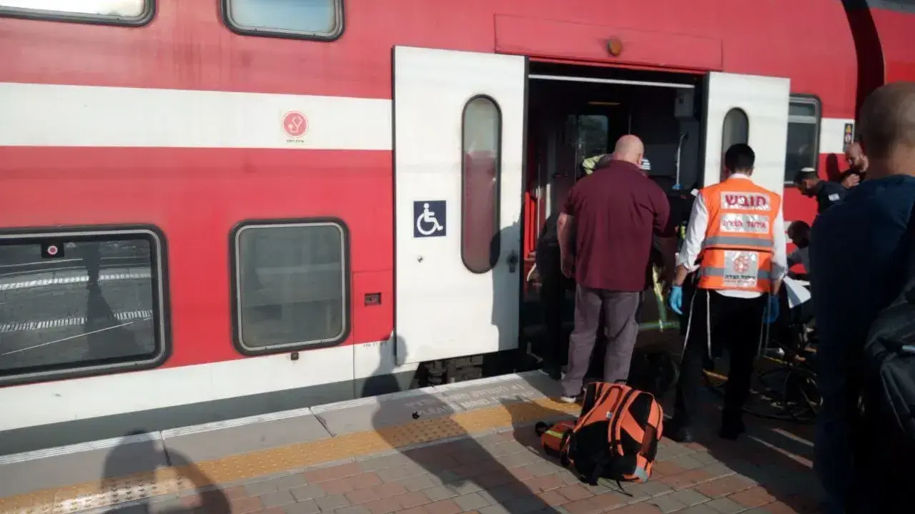 זירת תאונת הרכבת בנתניה שבה נהרגה צעירה זירת תאונת הרכבת בנתניה שבה נהרגה צעירה