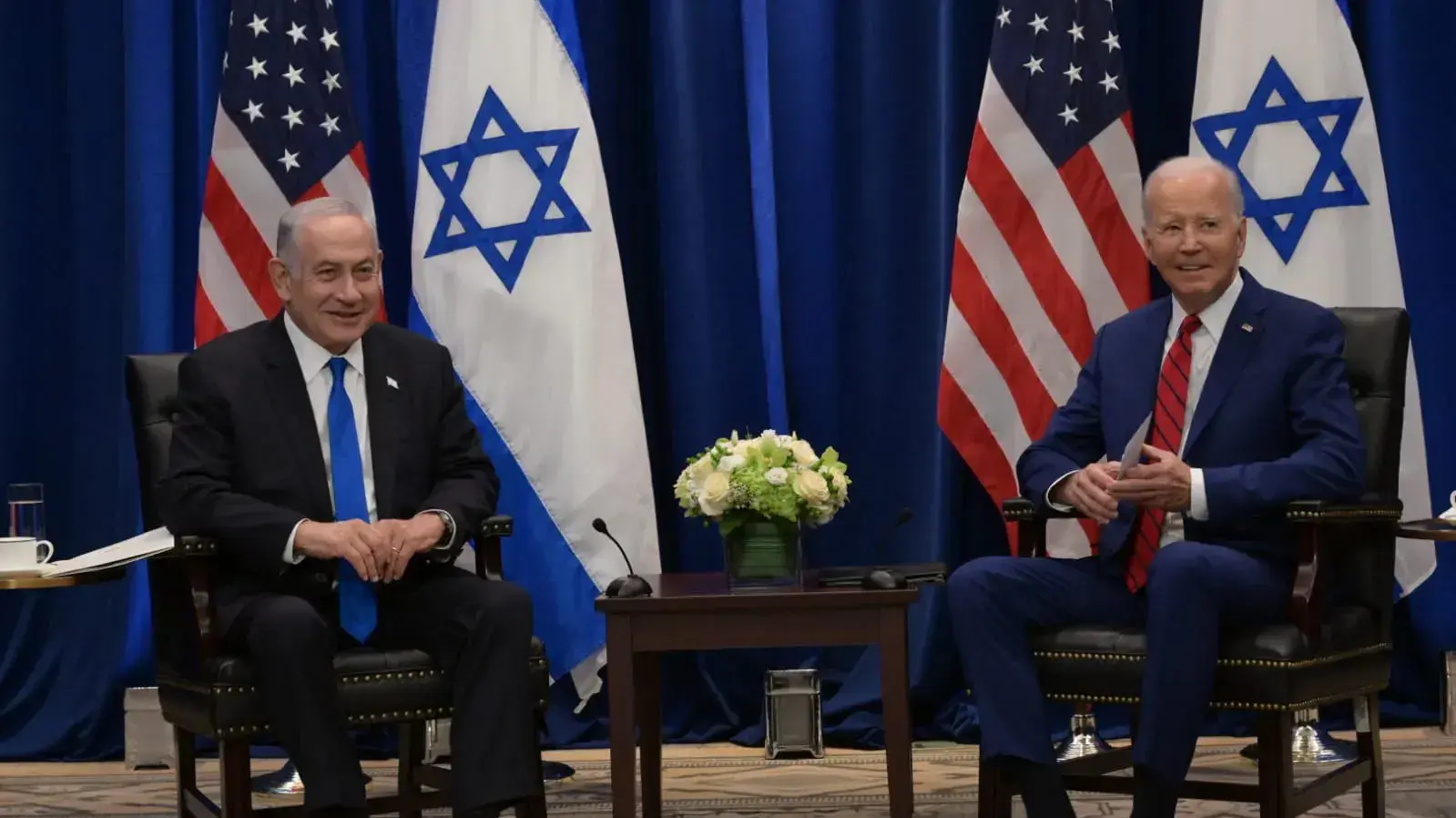 ראש הממשלה בנימין נתניהו בפתח פגישתו עם נשיא ארה"ב ג'ו ביידן, במלון Intercontinental בניו יורק. ראש הממשלה בנימין נתניהו בפתח פגישתו עם נשיא ארה"ב ג'ו ביידן, במלון Intercontinental בניו יורק.