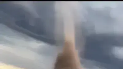 סופת טורנדו במחוז אינדונזיה בארצות הברית