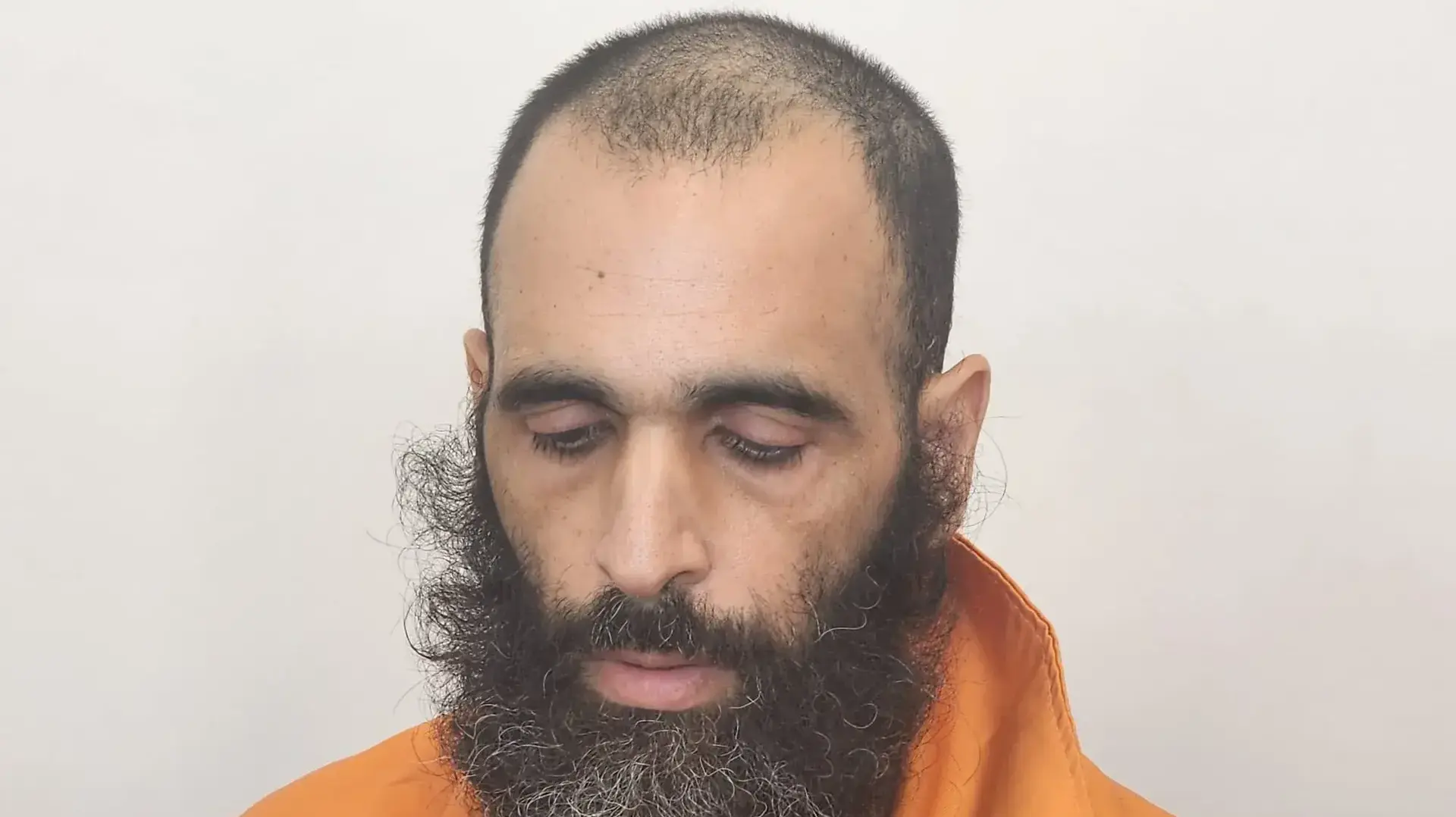 שלמה קטורזיה, מואשם ברצח אביו ובנסיון לרצוח את אמו. 21 בספטמבר 2023