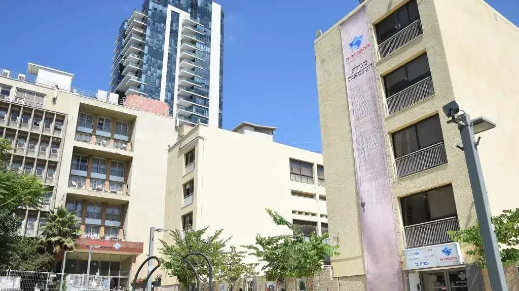 העתק מגילת העצמאות נתלה על בית ההסתדרות שבתל אביב. 21 בספטמבר 2023 העתק מגילת העצמאות נתלה על בית ההסתדרות שבתל אביב. 21 בספטמבר 2023
