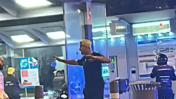 זירת פיגוע הדקירה ברכבת הקלה בירושלים (21.09.2023) זירת פיגוע הדקירה ברכבת הקלה בירושלים (21.09.2023)