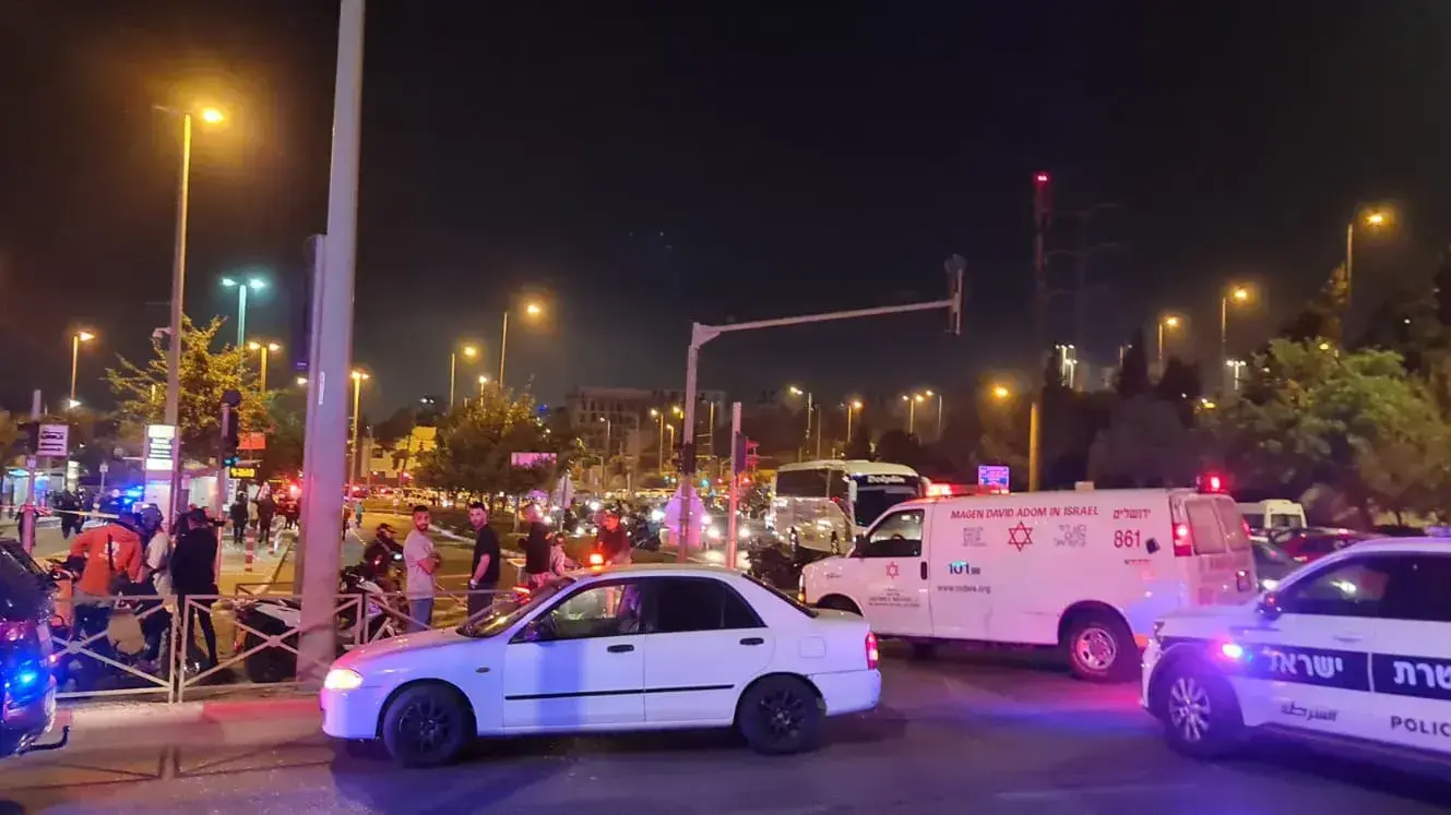 זירת פיגוע הדקירה ברכבת הקלה בירושלים (21.09.2023) זירת פיגוע הדקירה ברכבת הקלה בירושלים (21.09.2023)