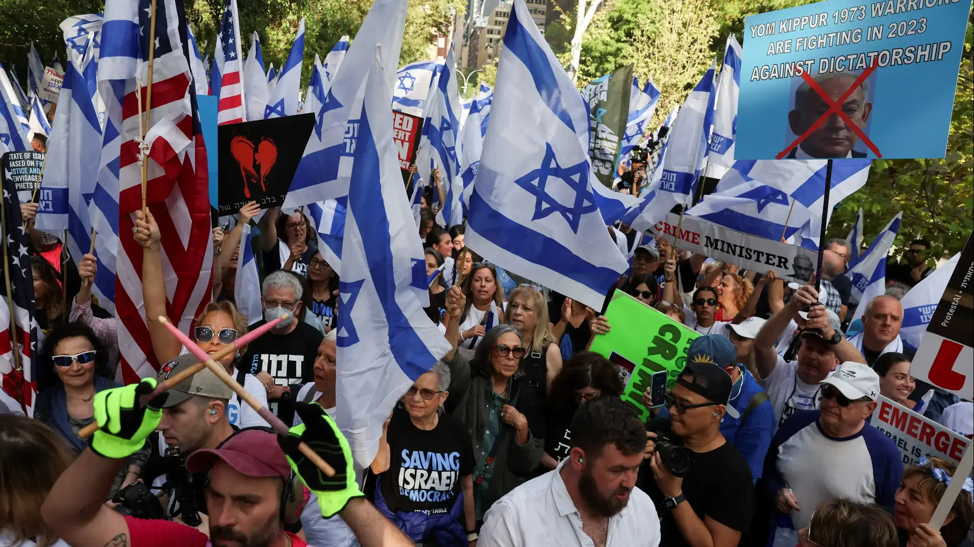 הפגנה מחוץ לנאום רה"מ בנימין נתניהו בעצרת האו"ם, 22 בספטמבר 2023 הפגנה מחוץ לנאום רה"מ בנימין נתניהו בעצרת האו"ם, 22 בספטמבר 2023