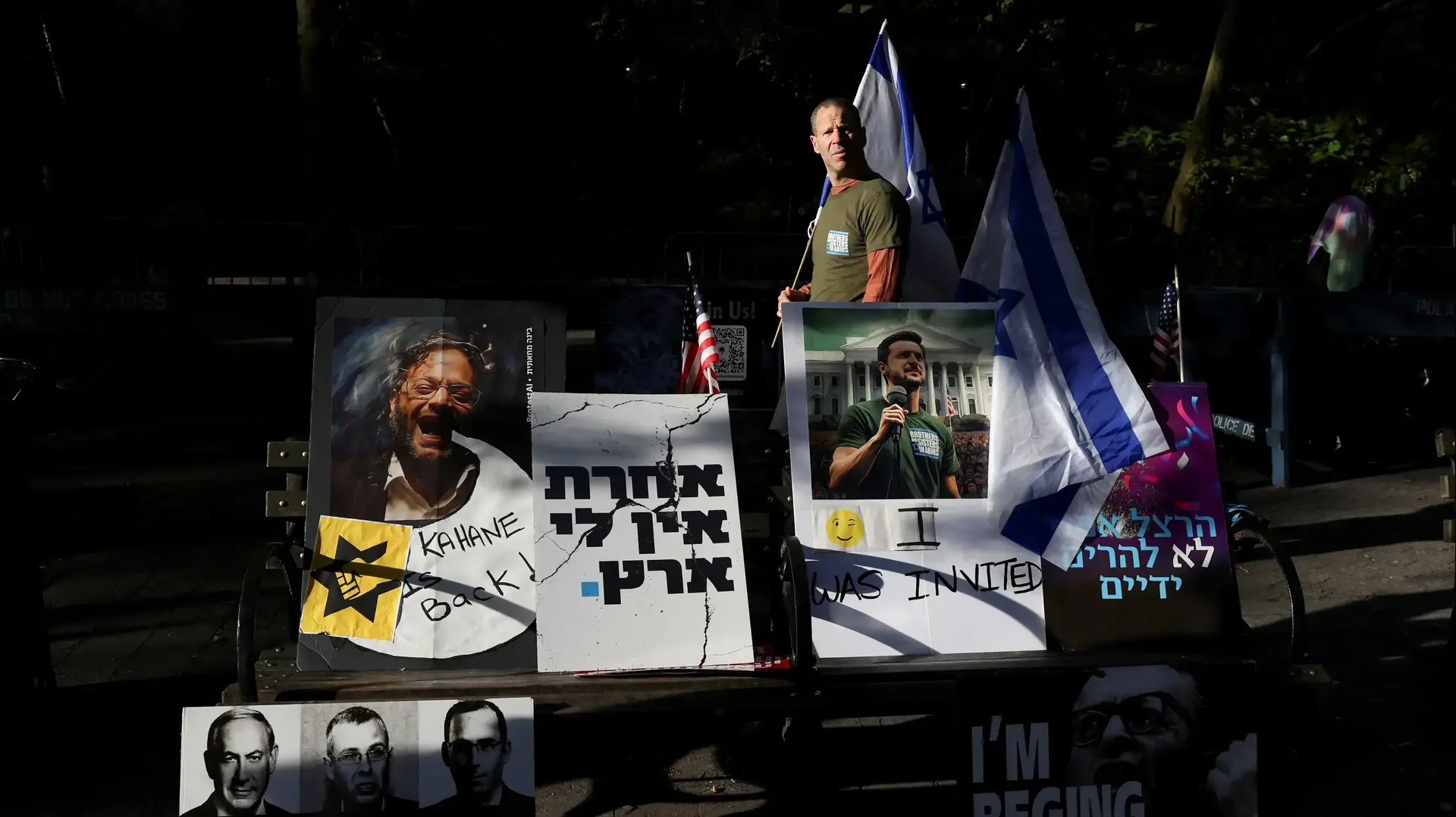 הפגנה מחוץ לנאום רה"מ בנימין נתניהו בעצרת האו"ם, 22 בספטמבר 2023 הפגנה מחוץ לנאום רה"מ בנימין נתניהו בעצרת האו"ם, 22 בספטמבר 2023
