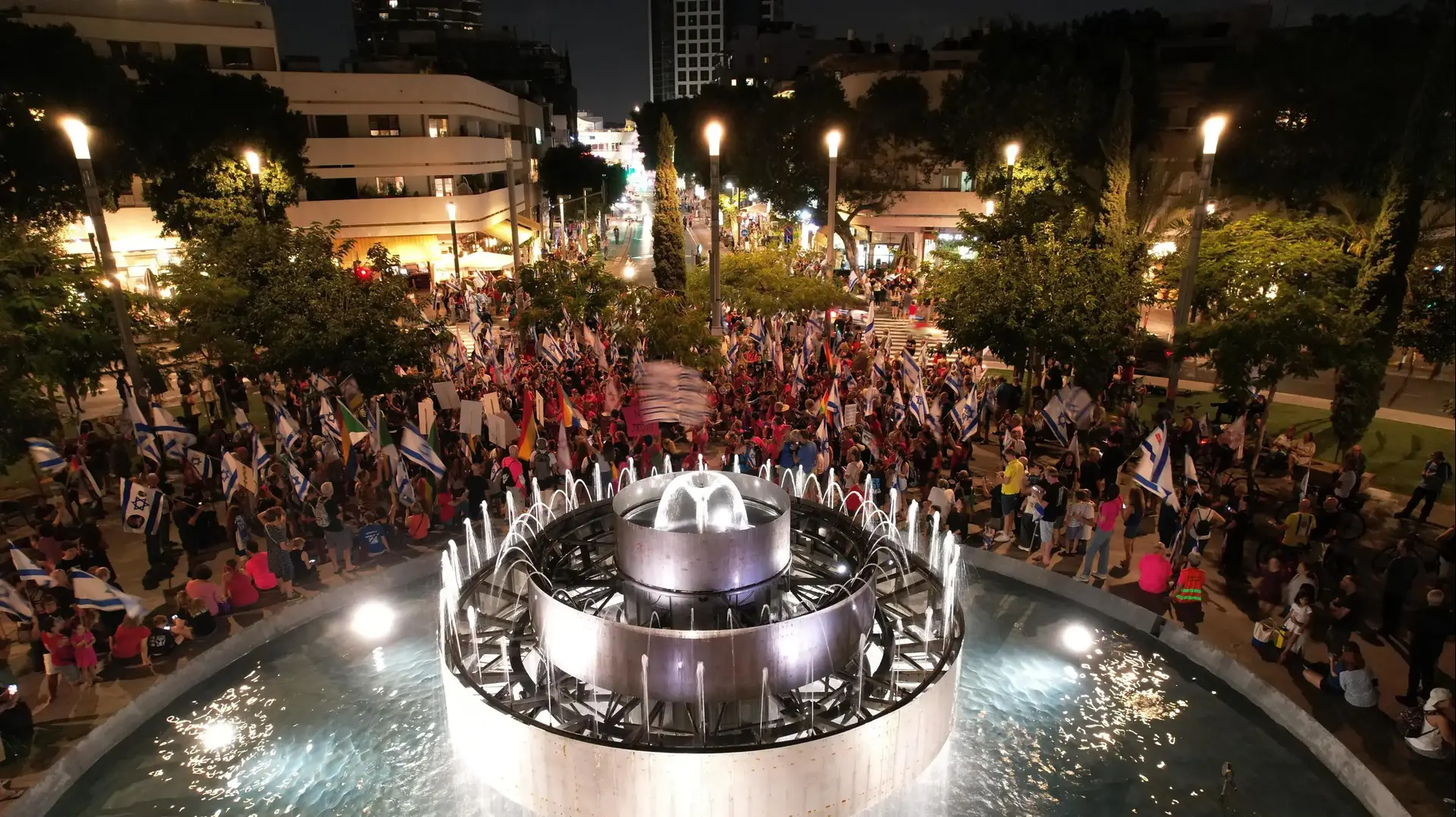 צעדה במסגרת הפגנה נגד המהפכה המשפטית, כיכר דיזנגוף, 23 בספטמבר 2023
צעדה במסגרת הפגנה נגד המהפכה המשפטית, כיכר דיזנגוף, 23 בספטמבר 2023