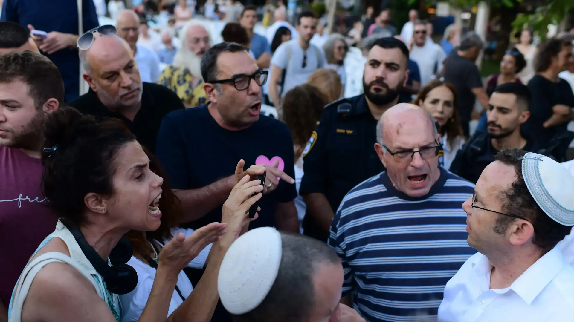 עימותים במהלך תפילת יום כיפור, כיכר דיזנגוף, תל אביב. 24 בספטמבר 2023 עימותים במהלך תפילת יום כיפור, כיכר דיזנגוף, תל אביב. 24 בספטמבר 2023
