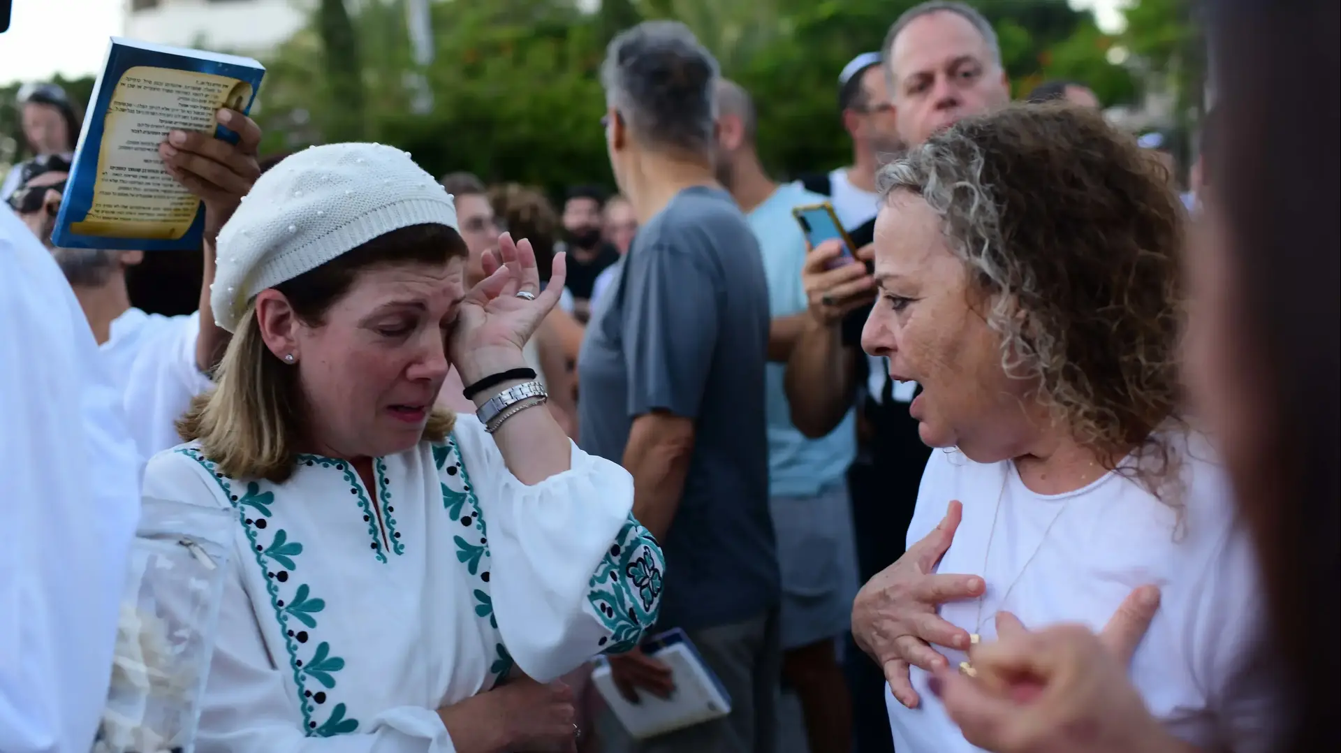 עימותים במהלך תפילת יום כיפור, כיכר דיזנגוף, תל אביב. 24 בספטמבר 2023 עימותים במהלך תפילת יום כיפור, כיכר דיזנגוף, תל אביב. 24 בספטמבר 2023