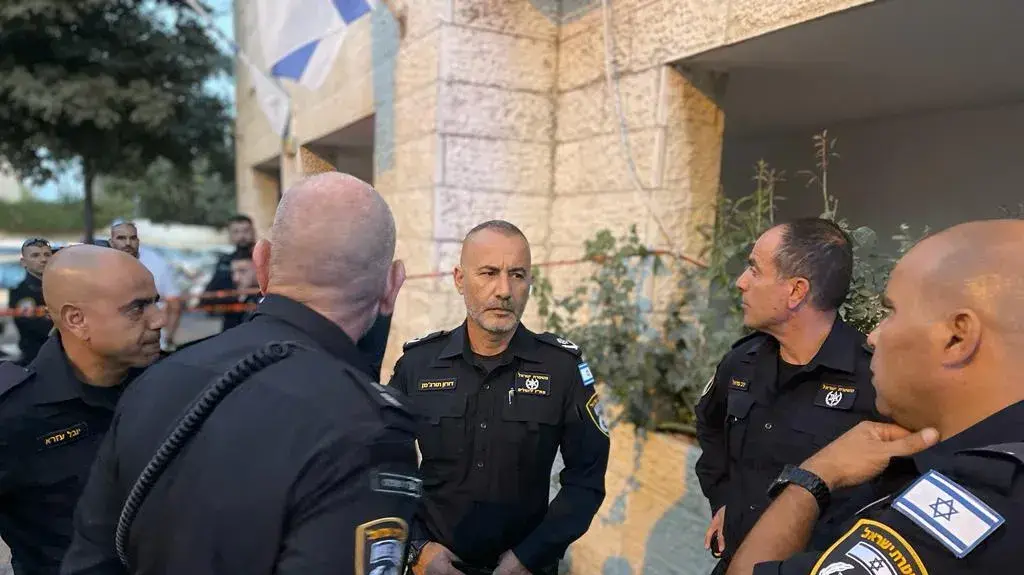 גבר נדקר למוות בפסגת זאב, שני חשודים נעצרו (30.09.2023) גבר נדקר למוות בפסגת זאב, שני חשודים נעצרו (30.09.2023)