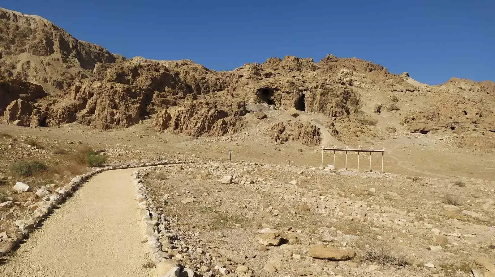 שביל המגילות בים המלח שביל המגילות בים המלח