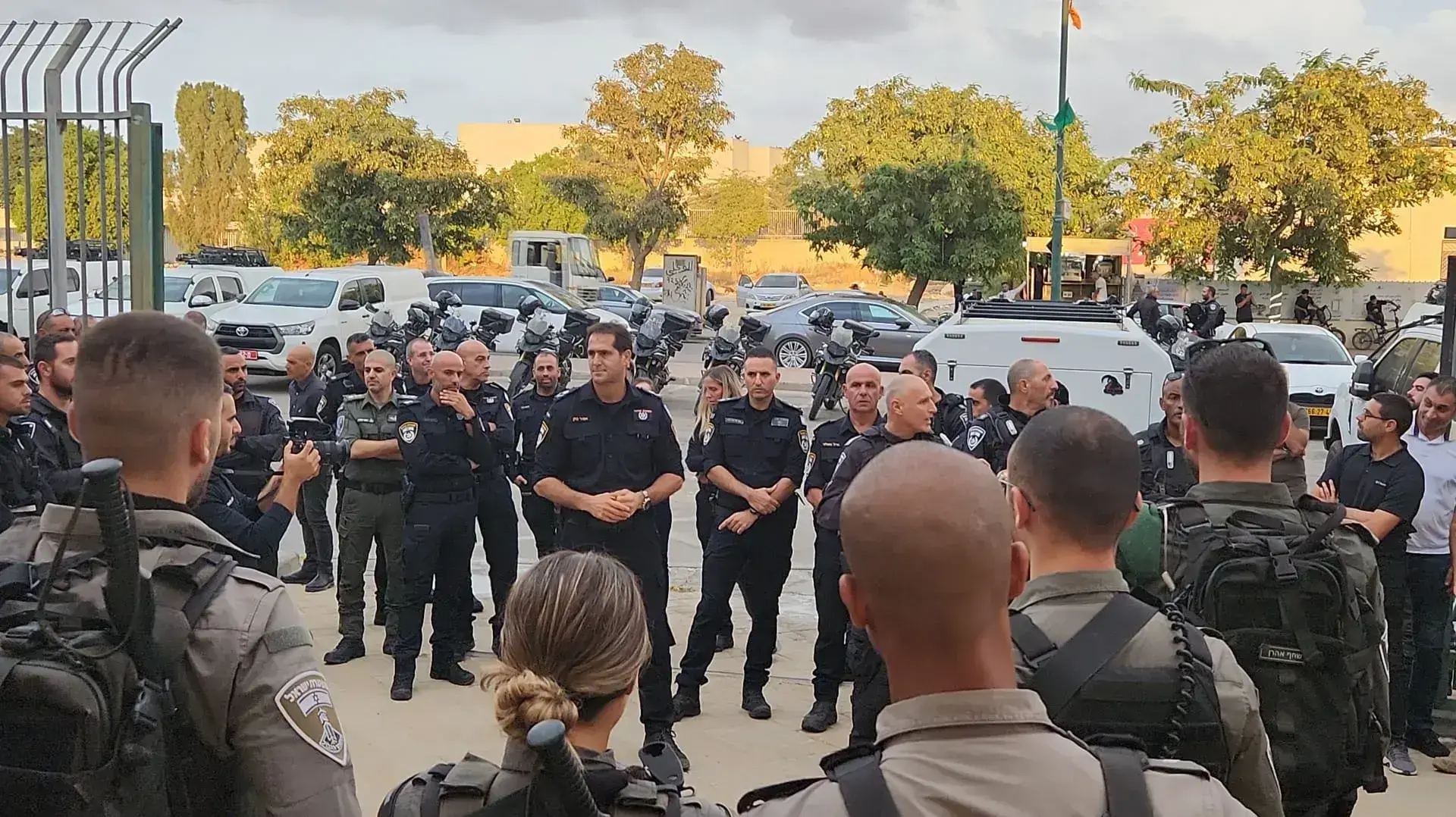 מאות שוטרים בתל שבע במסגרת מבצע נגד סכסוכי הדמים במגזר הבדואי 01 באוקטובר 2023 מאות שוטרים בתל שבע במסגרת מבצע נגד סכסוכי הדמים במגזר הבדואי 01 באוקטובר 2023