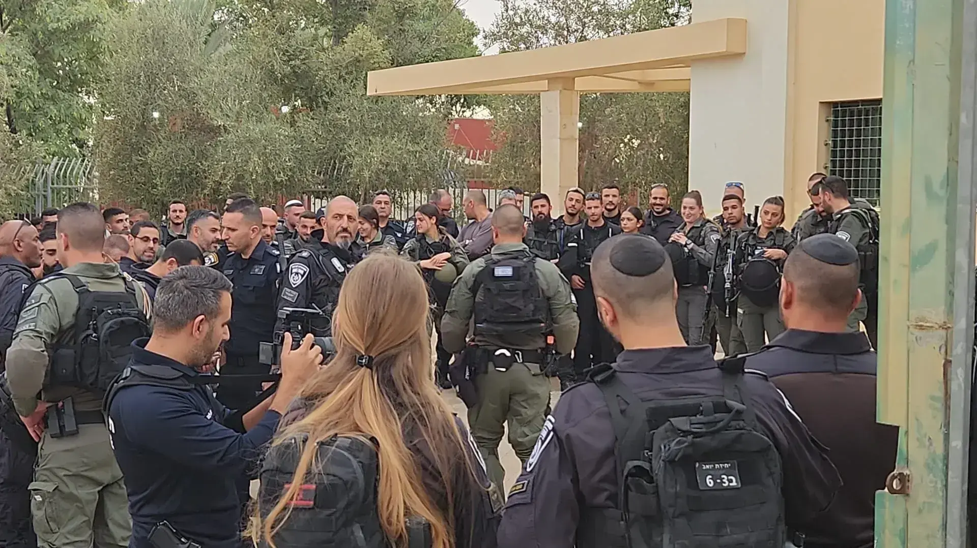 מאות שוטרים בתל שבע במסגרת מבצע נגד סכסוכי הדמים במגזר הבדואי 01 באוקטובר 2023 מאות שוטרים בתל שבע במסגרת מבצע נגד סכסוכי הדמים במגזר הבדואי 01 באוקטובר 2023