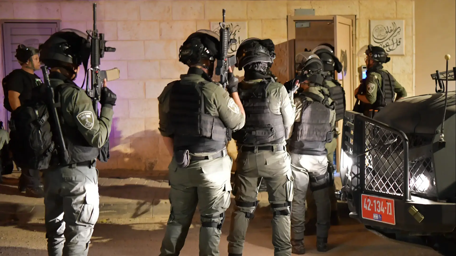 הפשיטה המשטרתית על מתחם משפחת ג'רושי בשכונת ג'ואריש ברמלה הפשיטה המשטרתית על מתחם משפחת ג'רושי בשכונת ג'ואריש ברמלה