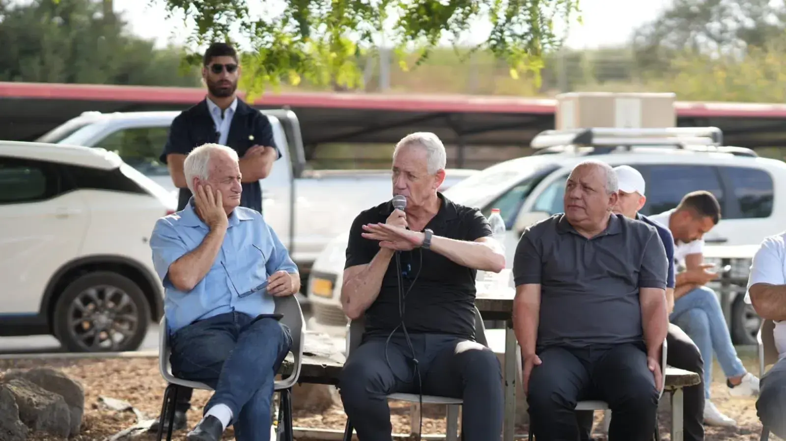 יו"ר המחנה הממלכתי בני גנץ, לצד גדי איזנקוט ואלון שוסטר, במהלך סיור בנושא הביטחון האישי והמשילות בצפון הארץ. 3 באוקטובר 2023 יו"ר המחנה הממלכתי בני גנץ, לצד גדי איזנקוט ואלון שוסטר, במהלך סיור בנושא הביטחון האישי והמשילות בצפון הארץ. 3 באוקטובר 2023