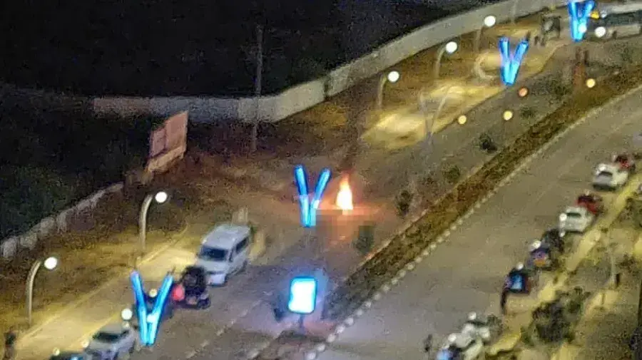 פיצוץ אופנוע ברחוב שדרות שמעון פרס באור יהודה. נקבע מותו של גבר כבן 30. 3 באוקטובר 2023 פיצוץ אופנוע ברחוב שדרות שמעון פרס באור יהודה. נקבע מותו של גבר כבן 30. 3 באוקטובר 2023