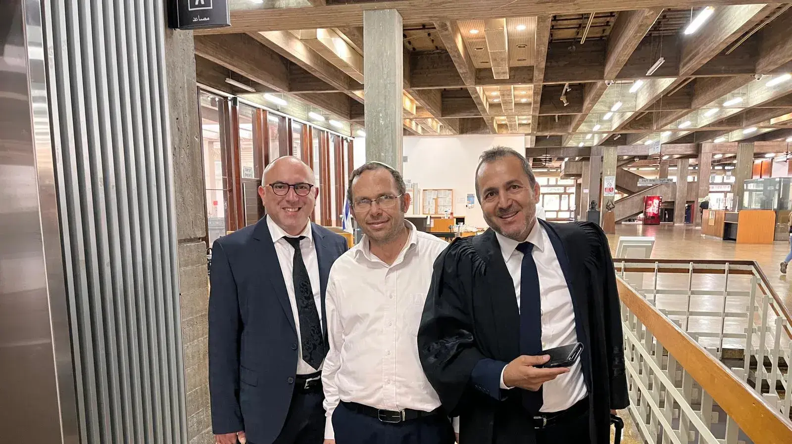 עו״ד אפרים דמרי, ישראל זעירא, עו״ד אורי פז