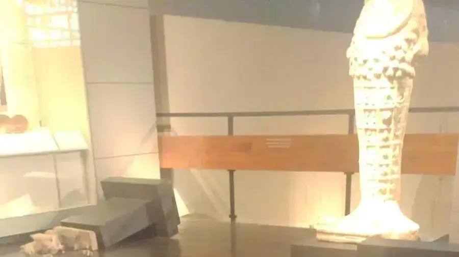 הפסלים שנופצו במוזיאון ישראל. 5 באוקטובר 2023