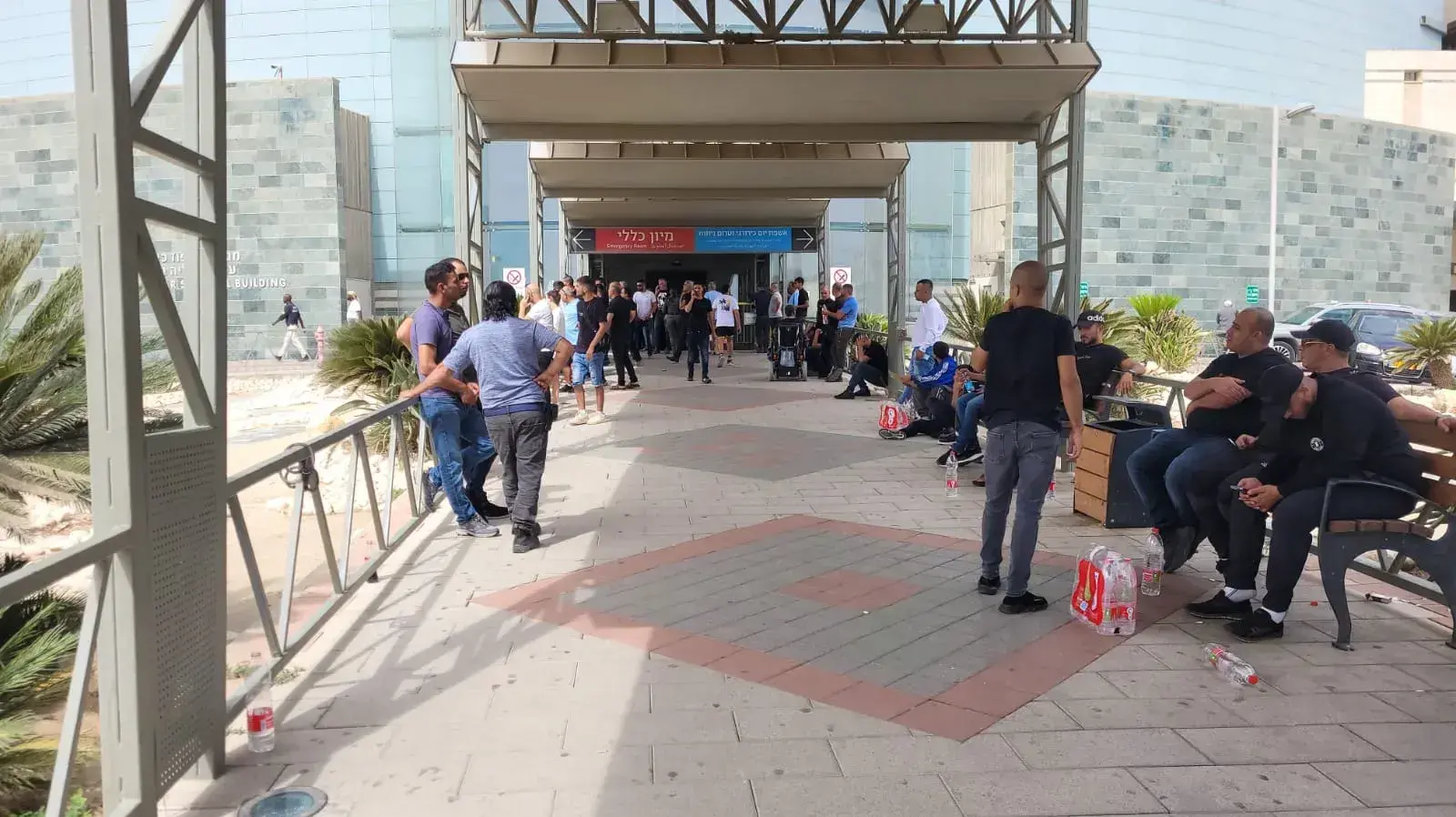 פצועים מפונים לבית החולים סורוקה. 7 באוקטובר 2023 