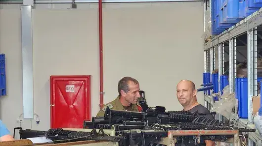 ראש הממשלה לשעבר נפתלי בנט התגייס ללחימה . 7 באוקטובר 2023 ראש הממשלה לשעבר נפתלי בנט התגייס ללחימה . 7 באוקטובר 2023