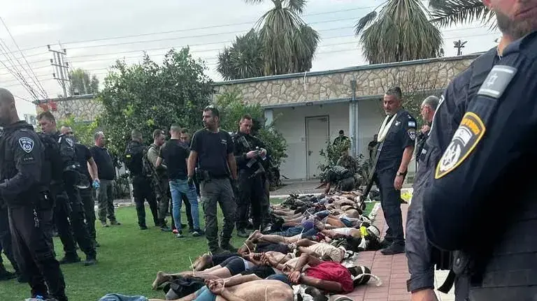 מחבלים לכודים ע"י כוחות הבטחון באחד הישובים בדרום 07 באוקטובר 2023