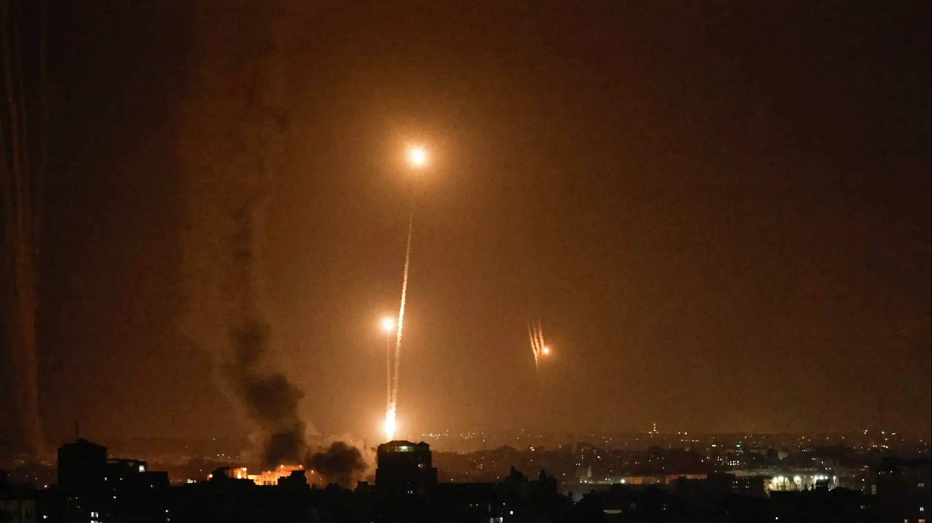 מטח רקטות אל עבר ישראל מרצועת עזה, מספר נפילות בגוש דן 07 באוקטובר 2023 מטח רקטות אל עבר ישראל מרצועת עזה, מספר נפילות בגוש דן 07 באוקטובר 2023